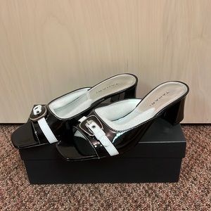 NWT. Tahari Black and White Heels